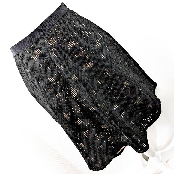 NWT! ANN TAYLOR PETITE! BLACK MACRAME LACE OVER NUDE TAN FLARED MINI SKIRT!SZ 0P - Picture 1 of 7